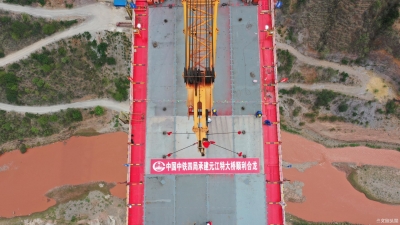 创两项世界纪录！中老昆万铁路元江双线特大桥合龙 