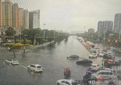 今晨昆明多路段淹积水 最深约50厘米 7个点已实施交通管制