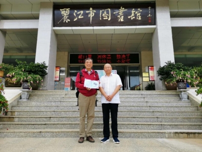 因为爱丽江，广州游客自驾1900公里，只为把书捐到市图书馆！