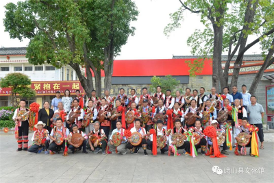 峨山县举办2020年彝族四弦民间艺人（雕刻·弹奏技巧）培训班