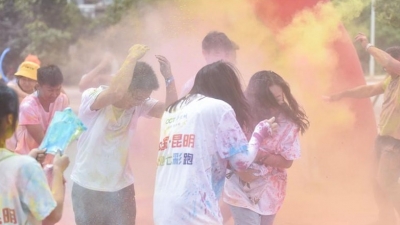 “欢乐前行 奔赴山海” 山地七彩跑在阳宗海开跑
