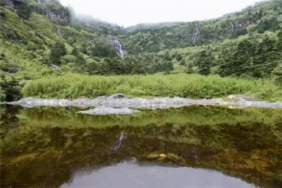 高山瀑布群  国画风浓烈
