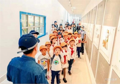 沿着铁路学习火车发展史 带着孩子一起“开”动车