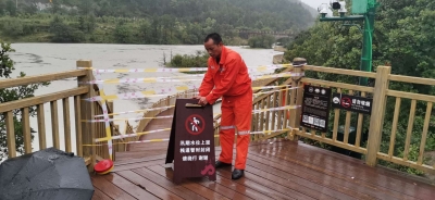丽江玉龙雪山蓝月谷景区水位上涨 亲水栈道继续封闭