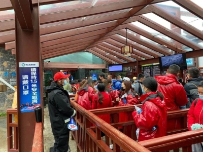 湖南一游客遗失衣物后获“一条龙”服务，为“玉龙山人”点赞！