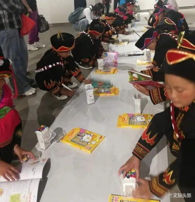 云南省文旅厅让丽江大山里的孩子走近艺术