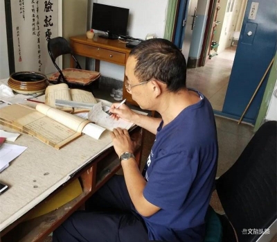 玉溪华宁县图书馆开展首批云南省珍贵古籍名录申报评估工作