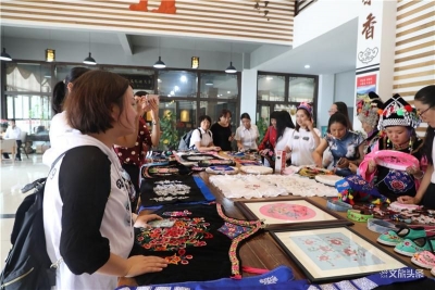 “跟着非遗去旅行” 30名女工干部的大理南涧非遗文化之旅