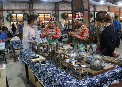 玉溪青花街项目推进暨招商推介会举行