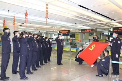 昆明边检开展“忆军旅 话初心”主题活动