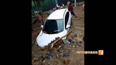 红河屏边腊哈地火车站突发泥石流灾害 铁路和地方政府全力抢险