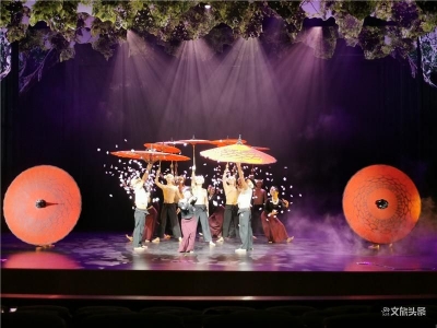 云南耿马民族歌舞表演在上海崇明首次开演