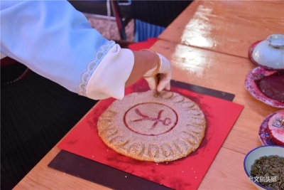 做月饼、送月饼...丽江古城中秋民俗文化气氛浓