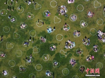 美国旧金山公园画圈防聚众