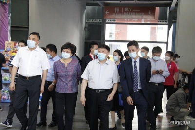 中医药领域大咖一同巡馆 点赞云南本土医疗器械企业