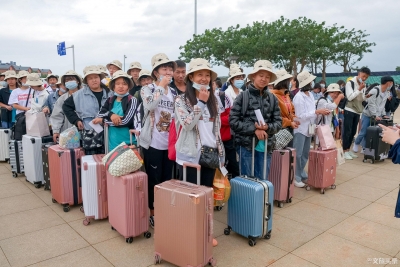 云南：400余名贫困学子乘坐高铁求学圆梦