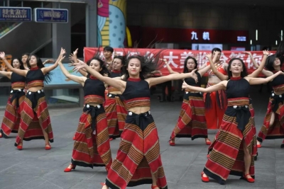 “世界佤乡·大美临沧”文化旅游宣传推介系列快闪活动在昆明市掀起高潮