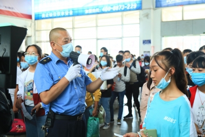 云南：铁路暑运发送旅客1027万 客流恢复至去年同期七成以上