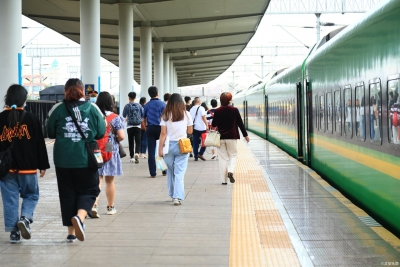 云南：8月铁路客流回升快 环比增长40%