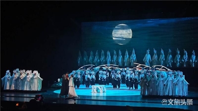 民族精品歌剧《小河淌水》成功首演