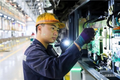云南：铁路全力确保节日期间客车上线安全