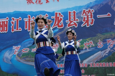 文艺演出助力丽江市玉龙县首届“油橄榄节”