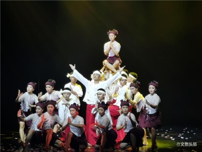 云南耿马民族歌舞表演在上海崇明首次开演