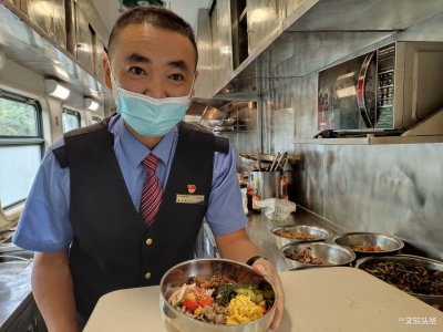 云南：向列车上的餐饮浪费说“不” 