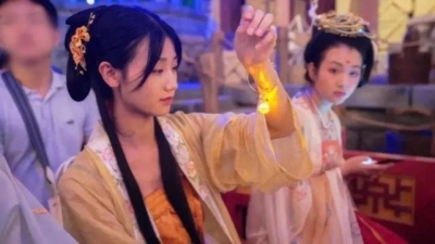 古风拜月、制作纳西月饼...丽江古城大研花巷邀你共庆“双节”