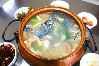 抚仙湖畔 鱼鲜满锅