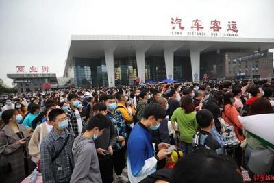 人人人堵堵堵！成都东站汽车客运站客流超春运，周边高速超负荷