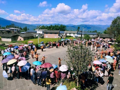 保山：8天长假接待游客100.38万人次 游客点赞活动丰富