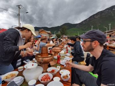 听音乐、看美景...到乡村旅游去！丽江雪山迷笛音乐节启幕