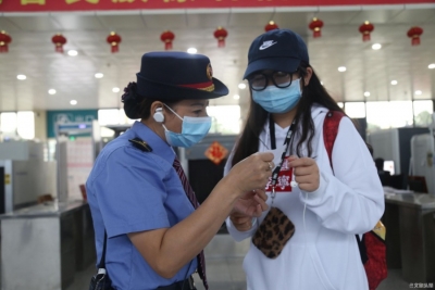 大理丽江蒙自建水客流持续火爆 黄金周前两日​云南铁路发送旅客47.7万人
