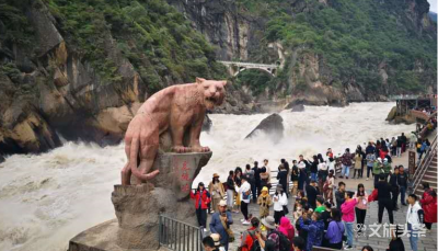 迪庆州国庆黄金周接待游客39.54万人次，多措并举保安全促旅游