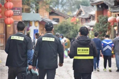 聚焦丽江黄金周：从2000年至今，他们服务的脚步从未停歇！