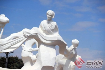 【高清组图】“春城圆舞曲”雕塑在滇池路七公里转盘成功重建