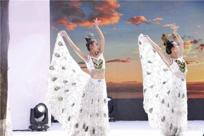 高清美图 | “云旅大观秀云南”民族时装展演在大观楼精彩上演