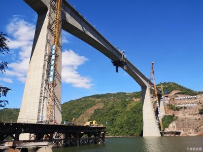 中老铁路控制性工程阿墨江双线特大桥合龙 全线预计2021年底建成