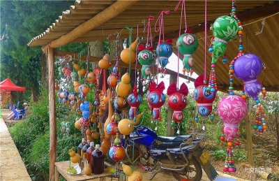 弥勒：“东风”小葫芦受游客追捧
