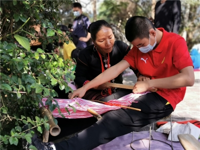 北大附中海口学校走进云南西盟 探秘最炫民族风