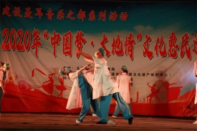 2020年“中国梦·大地情”文化惠民巡演活动走进峨山县文山村