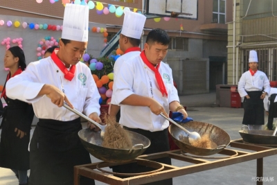 翻炒颠勺！云南旅游职业学院烹饪学院学生大展十八般厨艺