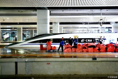 乘着列车出发！150万支云南鲜花奔向上海