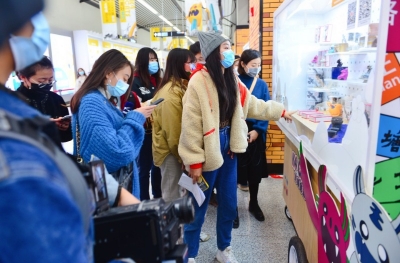 打卡昆明地铁四号线 解锁“创意昆明”新玩法