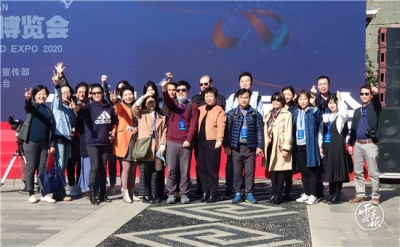 外媒记者点赞“永不落幕的南博会”在线展科技范