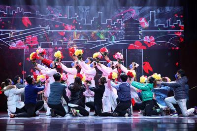  云南省花灯剧院 | 抗疫情原创音乐剧《五月的鲜花》今晚暖心首演