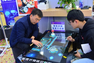科技感爆棚 昆明电信VR/AR互动体验活动举行