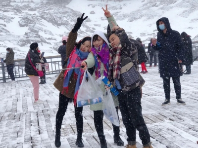 今日大雪 ，丽江玉龙雪山与雪共舞！