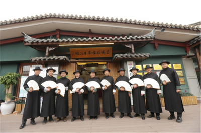 穿衣有范，喝茶有样，真会玩！